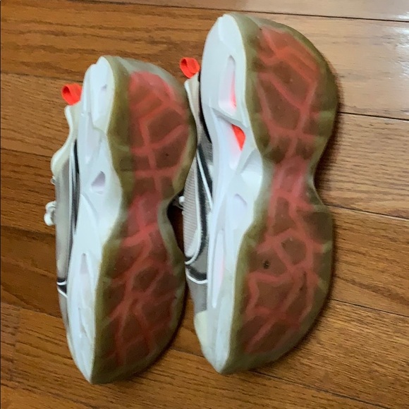 Nike Zoom Tennis Shoes - Picture 8 of 8